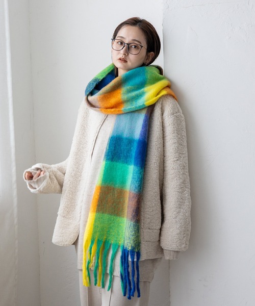 VitaFelice（ヴィータフェリーチェ）の「モヘアタッチチェック大判ストール（マフラー・レディース・オレンジ系その他/ブラウン系その他/イエロー系その他/ピンク系その他/グリーン系その他/レッド系その他・FREE）」の19枚目の写真