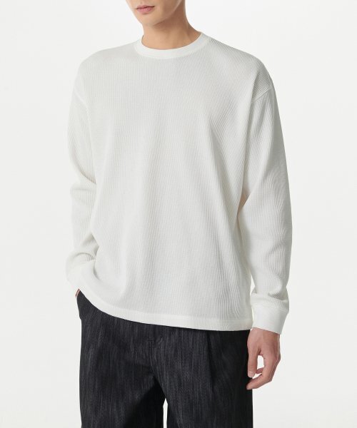 MUSINSA STANDARD（ムシンサスタンダード）の「ワッフルリラックスドクルーネック長袖Tシャツ[アイボリー]（Tシャツ/カットソー・メンズ・その他・SMALL/MEDIUM/LARGE/X-LARGE/XX-LARGE/XXX-LARGE）」の2枚目の写真