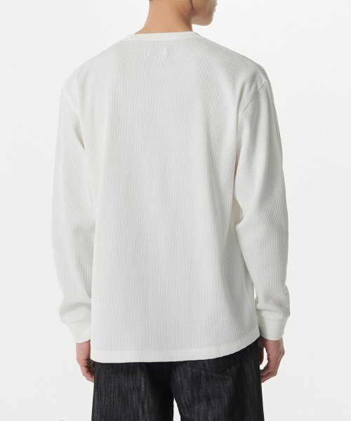 MUSINSA STANDARD（ムシンサスタンダード）の「ワッフルリラックスドクルーネック長袖Tシャツ[アイボリー]（Tシャツ/カットソー・メンズ・その他・SMALL/MEDIUM/LARGE/X-LARGE/XX-LARGE/XXX-LARGE）」の3枚目の写真