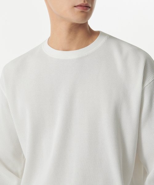 MUSINSA STANDARD（ムシンサスタンダード）の「ワッフルリラックスドクルーネック長袖Tシャツ[アイボリー]（Tシャツ/カットソー・メンズ・その他・SMALL/MEDIUM/LARGE/X-LARGE/XX-LARGE/XXX-LARGE）」の4枚目の写真
