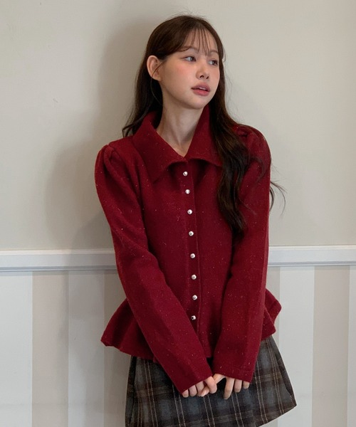 by muni:r(バイ ムニール)の「【着用動画あり・4色展開】パールフレアニットカーディガン(ニット/セーター・レディース・レッド/ブラック/アイボリー/グレー・FREE)」の4枚目の写真