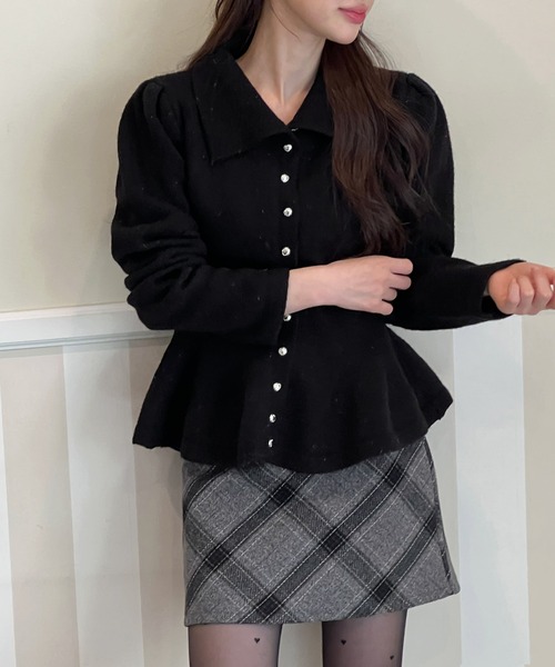 by muni:r(バイ ムニール)の「【着用動画あり・4色展開】パールフレアニットカーディガン(ニット/セーター・レディース・レッド/ブラック/アイボリー/グレー・FREE)」の18枚目の写真