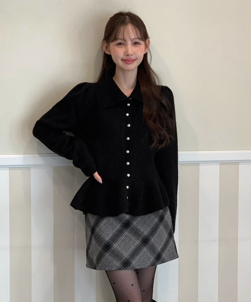 by muni:r(バイ ムニール)の「【着用動画あり・4色展開】パールフレアニットカーディガン(ニット/セーター・レディース・レッド/ブラック/アイボリー/グレー・FREE)」の21枚目の写真