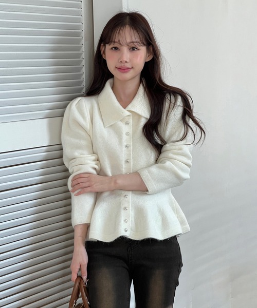 by muni:r(バイ ムニール)の「【着用動画あり・4色展開】パールフレアニットカーディガン(ニット/セーター・レディース・レッド/ブラック/アイボリー/グレー・FREE)」の5枚目の写真