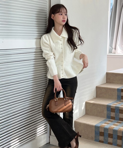 by muni:r(バイ ムニール)の「【着用動画あり・4色展開】パールフレアニットカーディガン(ニット/セーター・レディース・レッド/ブラック/アイボリー/グレー・FREE)」の6枚目の写真