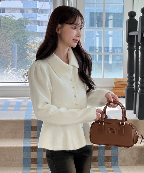 by muni:r(バイ ムニール)の「【着用動画あり・4色展開】パールフレアニットカーディガン(ニット/セーター・レディース・レッド/ブラック/アイボリー/グレー・FREE)」の7枚目の写真