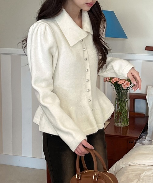 by muni:r(バイ ムニール)の「【着用動画あり・4色展開】パールフレアニットカーディガン(ニット/セーター・レディース・レッド/ブラック/アイボリー/グレー・FREE)」の12枚目の写真