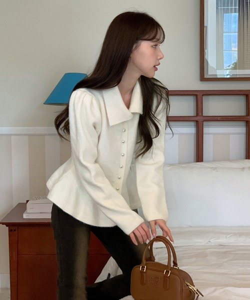 by muni:r(バイ ムニール)の「【着用動画あり・4色展開】パールフレアニットカーディガン(ニット/セーター・レディース・レッド/ブラック/アイボリー/グレー・FREE)」の13枚目の写真