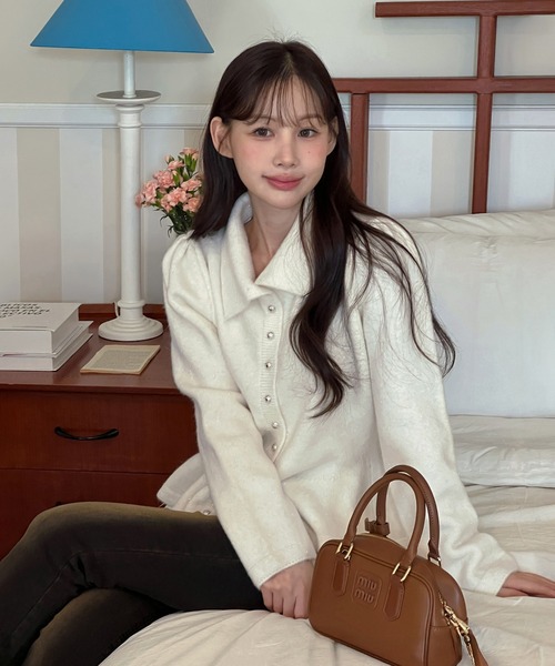 by muni:r(バイ ムニール)の「【着用動画あり・4色展開】パールフレアニットカーディガン(ニット/セーター・レディース・レッド/ブラック/アイボリー/グレー・FREE)」の14枚目の写真