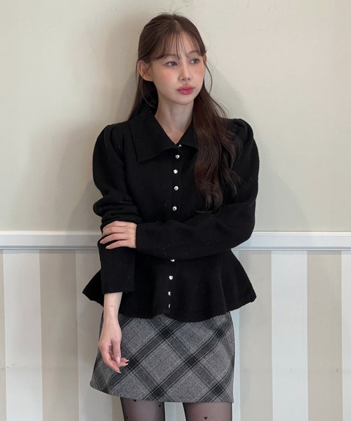 by muni:r(バイ ムニール)の「【着用動画あり・4色展開】パールフレアニットカーディガン(ニット/セーター・レディース・レッド/ブラック/アイボリー/グレー・FREE)」の17枚目の写真