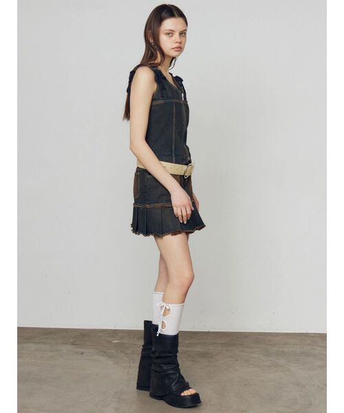 EMODA（エモダ）の「プリーツヘムレイヤードデニムワンピース（ワンピース・レディース・ブラック/インディゴブルー・SMALL/MEDIUM）」の17枚目の写真