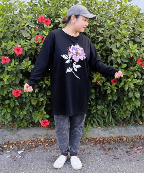 ScoLar（スカラー）の「153713：仲宗根泉(HY)コラボ アート柄花柄チュニック（チュニック・レディース・ブルー/ブラック・M）」の3枚目の写真