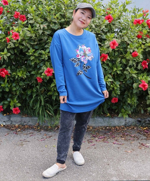 ScoLar（スカラー）の「153713：仲宗根泉(HY)コラボ アート柄花柄チュニック（チュニック・レディース・ブルー/ブラック・M）」の5枚目の写真