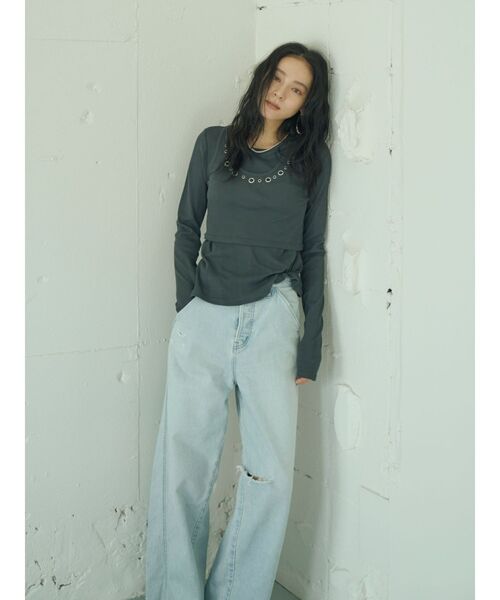 Ungrid(アングリッド)の「ハトメデザインレイヤードロングスリーブTee(Tシャツ/カットソー・レディース・チャコールグレー/オフホワイト・FREE)」の6枚目の写真