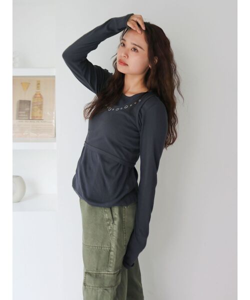 Ungrid(アングリッド)の「ハトメデザインレイヤードロングスリーブTee(Tシャツ/カットソー・レディース・チャコールグレー/オフホワイト・FREE)」の13枚目の写真