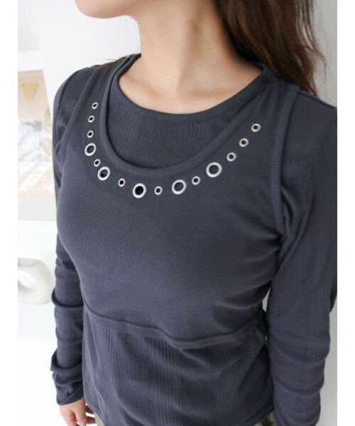 Ungrid(アングリッド)の「ハトメデザインレイヤードロングスリーブTee(Tシャツ/カットソー・レディース・チャコールグレー/オフホワイト・FREE)」の14枚目の写真