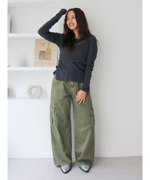 Ungrid(アングリッド)の「ハトメデザインレイヤードロングスリーブTee(Tシャツ/カットソー・レディース・チャコールグレー/オフホワイト・FREE)」の15枚目の写真