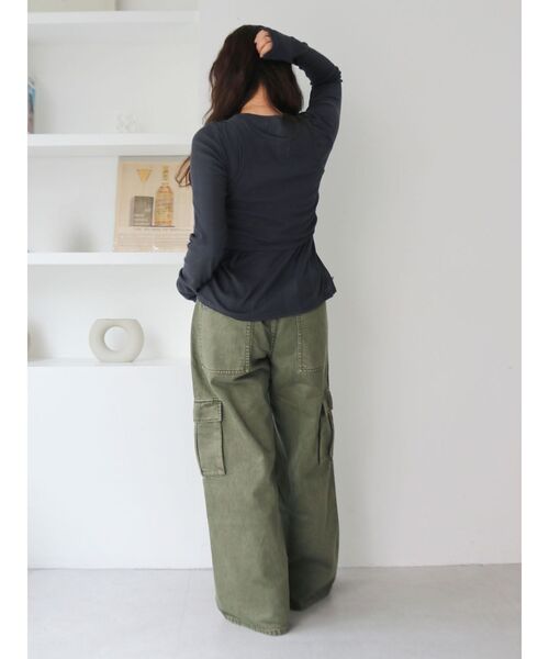 Ungrid(アングリッド)の「ハトメデザインレイヤードロングスリーブTee(Tシャツ/カットソー・レディース・チャコールグレー/オフホワイト・FREE)」の17枚目の写真