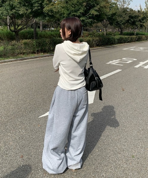 anyonemore（エニワンモア）の「サイドタック裏起毛ワイドトレーニングパンツ（スウェットパンツ・レディース・ブラック/グレー・FREE）」の19枚目の写真