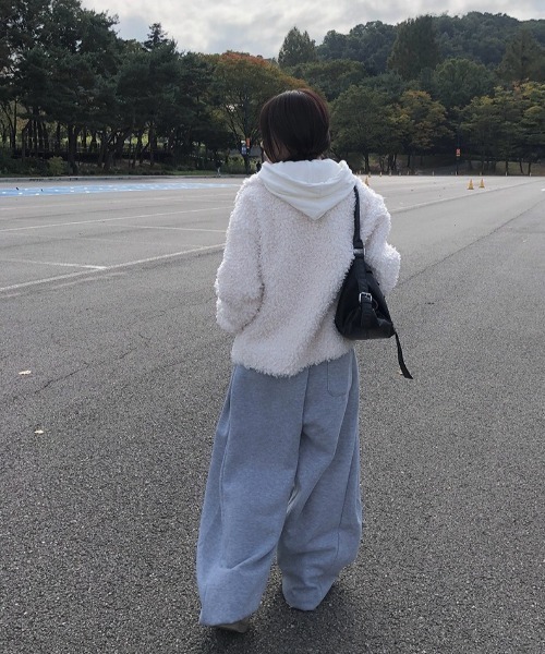 anyonemore（エニワンモア）の「サイドタック裏起毛ワイドトレーニングパンツ（スウェットパンツ・レディース・ブラック/グレー・FREE）」の5枚目の写真
