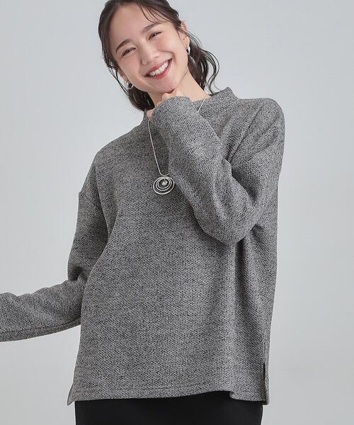SHOO・LA・RUE(シューラルー)の「【あったか/洗濯機可/S-LL】インせず着られる モックネック ニットソートップス(Tシャツ/カットソー・レディース・アイボリー/ブラウン系その他/グレー・01/02/03/04)」の2枚目の写真