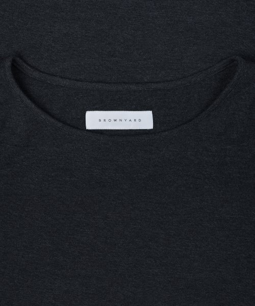BROWNYARD(ブラウンヤード)の「W スクープネックロングスリーブ、チャコール(Tシャツ/カットソー・レディース・その他・1/2)」の3枚目の写真