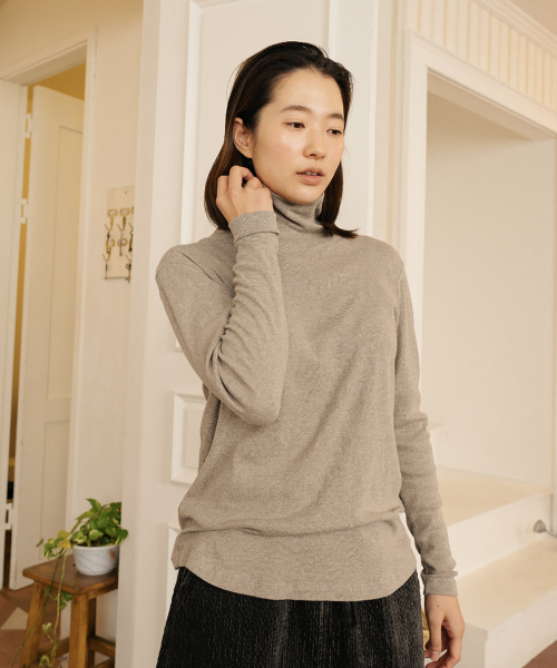 CHIQUITA(チキータ)の「ヘッダータートルTシャツベージュ(Tシャツ/カットソー・レディース・ベージュ・MEDIUM/SMALL)」の1枚目の写真