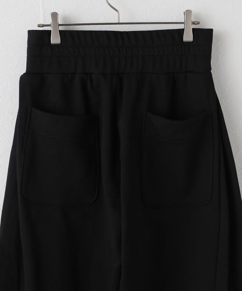 JOURNAL STANDARD（ジャーナルスタンダード）の「【Engi/エンギ】 tuck wide sweat pants（スウェットパンツ・レディース・ブラック/チャコールグレー・FREE）」の4枚目の写真