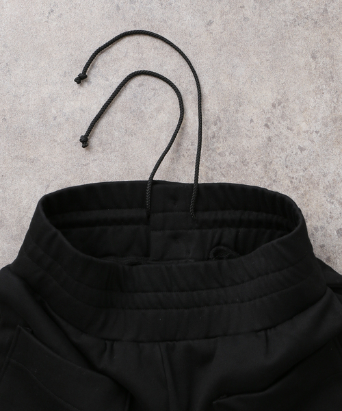 JOURNAL STANDARD（ジャーナルスタンダード）の「【Engi/エンギ】 tuck wide sweat pants（スウェットパンツ・レディース・ブラック/チャコールグレー・FREE）」の6枚目の写真