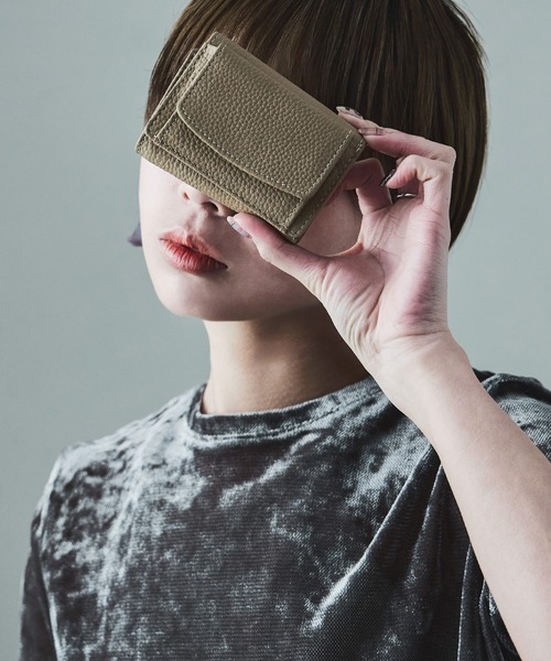 Fashion Letter（ファッションレター）の「エンボスレザー コンパクトミニウォレット 三つ折り財布（財布・レディース・グレイッシュベージュ/ブラック/キャメル・FREE）」の3枚目の写真
