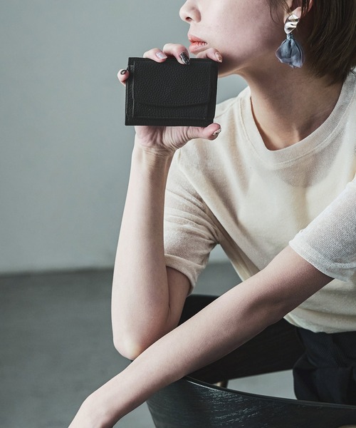 Fashion Letter（ファッションレター）の「エンボスレザー コンパクトミニウォレット 三つ折り財布（財布・レディース・グレイッシュベージュ/ブラック/キャメル・FREE）」の4枚目の写真