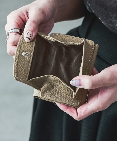 Fashion Letter（ファッションレター）の「エンボスレザー コンパクトミニウォレット 三つ折り財布（財布・レディース・グレイッシュベージュ/ブラック/キャメル・FREE）」の9枚目の写真