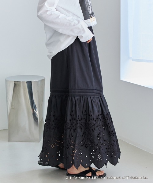 LAVEANGE(ラビアンジェ)の「刺繍レースフレアスカート(スカート・レディース・ブラック/オフホワイト・4L/3L/LL/M/5L)」の5枚目の写真
