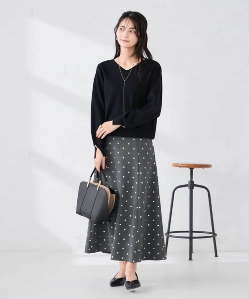 a.v.v（アーヴェヴェ）の「【WEB限定】Vネックパフスリーブニット（ニット/セーター・レディース・ライラック/アイボリー/ブラック/ブルー/グレー/ピンク・36/38/40/42）」の8枚目の写真