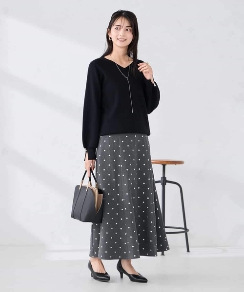 a.v.v（アーヴェヴェ）の「【WEB限定】Vネックパフスリーブニット（ニット/セーター・レディース・ライラック/アイボリー/ブラック/ブルー/グレー/ピンク・36/38/40/42）」の9枚目の写真