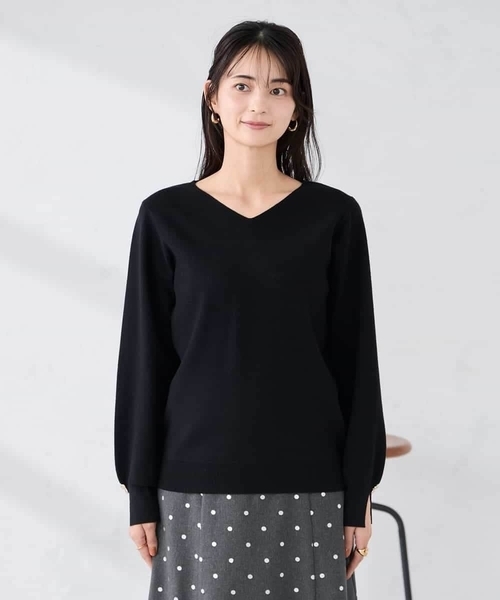 a.v.v（アーヴェヴェ）の「【WEB限定】Vネックパフスリーブニット（ニット/セーター・レディース・ライラック/アイボリー/ブラック/ブルー/グレー/ピンク・36/38/40/42）」の10枚目の写真
