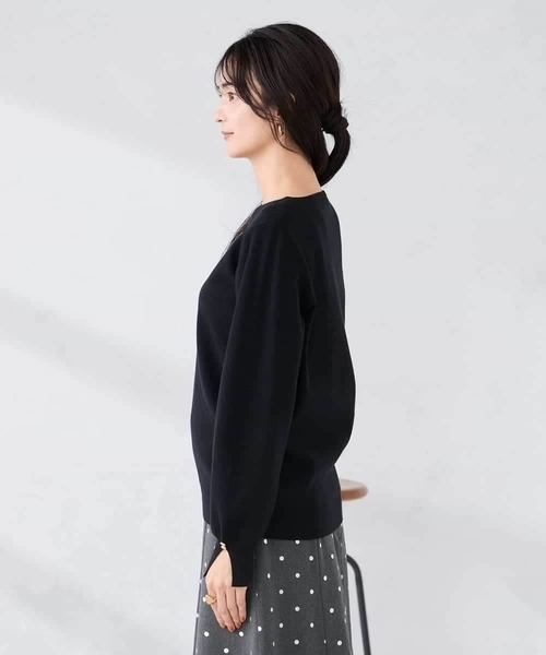 a.v.v（アーヴェヴェ）の「【WEB限定】Vネックパフスリーブニット（ニット/セーター・レディース・ライラック/アイボリー/ブラック/ブルー/グレー/ピンク・36/38/40/42）」の11枚目の写真