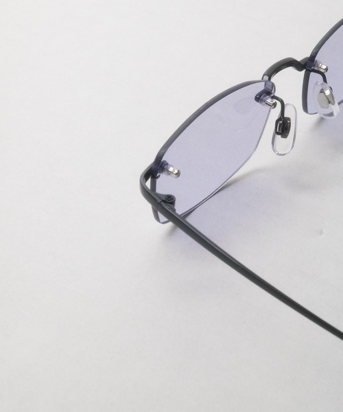 B.I.D.(ビーアイディー)の「《スクエアリムレス カラーレンズサングラス》(サングラス・メンズ・クリア/ライトブラウン/ライトグレー/ライトパープル・FREE)」の5枚目の写真