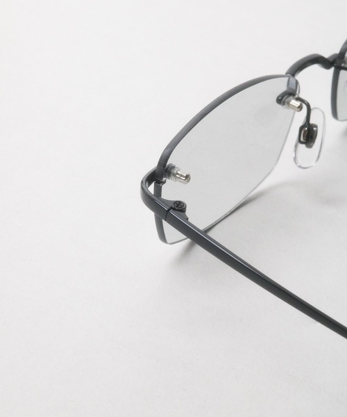 B.I.D.(ビーアイディー)の「《スクエアリムレス カラーレンズサングラス》(サングラス・メンズ・クリア/ライトブラウン/ライトグレー/ライトパープル・FREE)」の13枚目の写真