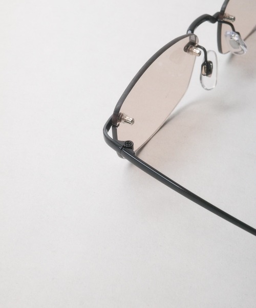 B.I.D.(ビーアイディー)の「《スクエアリムレス カラーレンズサングラス》(サングラス・メンズ・クリア/ライトブラウン/ライトグレー/ライトパープル・FREE)」の9枚目の写真