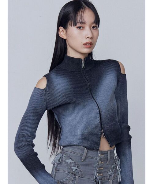 EMODA(エモダ)の「カットウォッシュドプレーティングジップニット(ニット/セーター・レディース・ブラック/ベージュ/ピンク・FREE)」の4枚目の写真