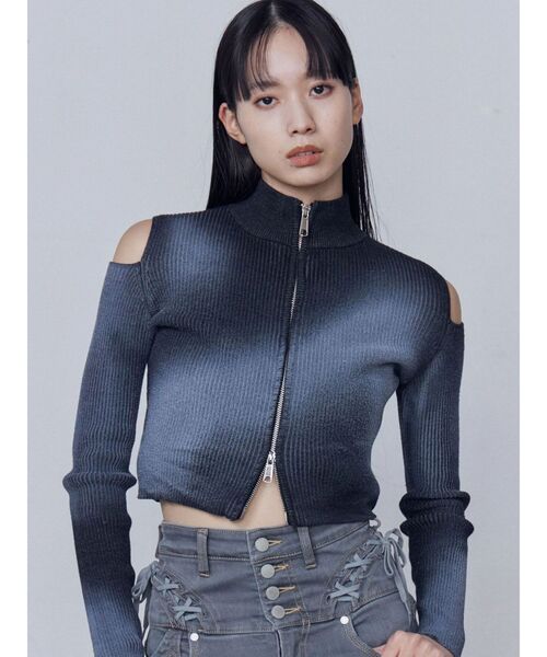 EMODA(エモダ)の「カットウォッシュドプレーティングジップニット(ニット/セーター・レディース・ブラック/ベージュ/ピンク・FREE)」の5枚目の写真