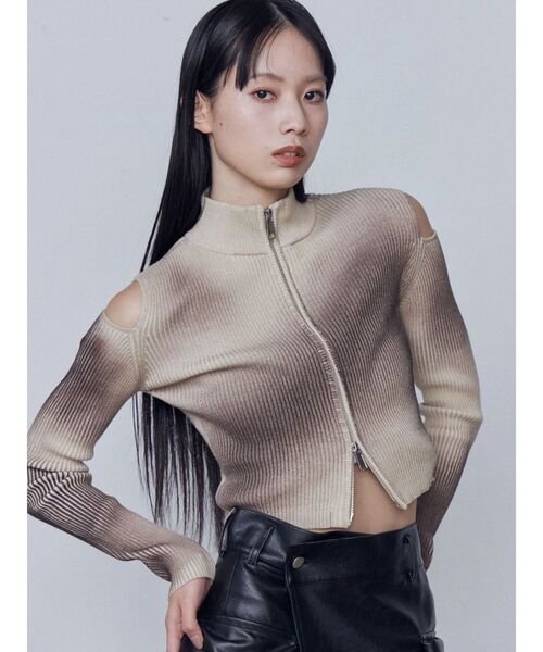 EMODA(エモダ)の「カットウォッシュドプレーティングジップニット(ニット/セーター・レディース・ブラック/ベージュ/ピンク・FREE)」の14枚目の写真