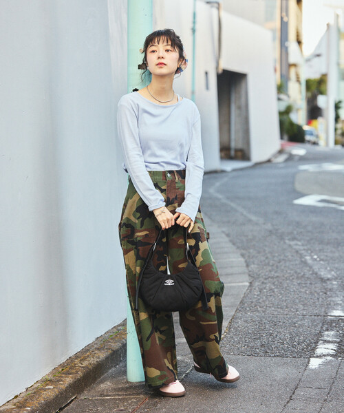 FREAK'S STORE(フリークスストア)の「UMBRO × FREAK'S STORE/アンブロ 別注 サイドベルト ショルダー ギャザーバッグ/ロゴショルダーバッグ(ショルダーバッグ・レディース・ナチュラル/ブラック・ONE SIZE)」の9枚目の写真