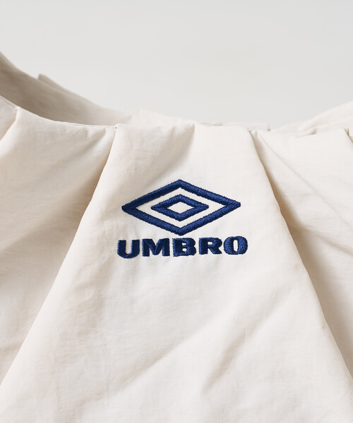 FREAK'S STORE(フリークスストア)の「UMBRO × FREAK'S STORE/アンブロ 別注 サイドベルト ショルダー ギャザーバッグ/ロゴショルダーバッグ(ショルダーバッグ・レディース・ナチュラル/ブラック・ONE SIZE)」の22枚目の写真