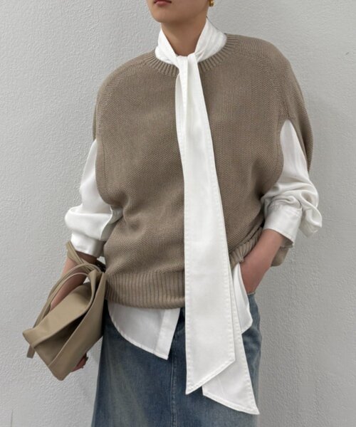 LOUNGEDRESS（ラウンジドレス）の「ギマ鹿子ポンチョニットベスト（ベスト・レディース・ネイビー/ベージュ・FREE）」の2枚目の写真