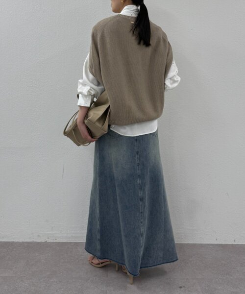 LOUNGEDRESS（ラウンジドレス）の「ギマ鹿子ポンチョニットベスト（ベスト・レディース・ネイビー/ベージュ・FREE）」の3枚目の写真