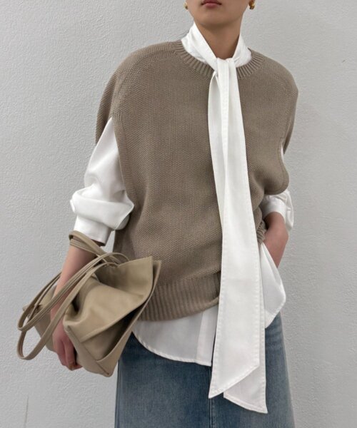 LOUNGEDRESS（ラウンジドレス）の「ギマ鹿子ポンチョニットベスト（ベスト・レディース・ネイビー/ベージュ・FREE）」の4枚目の写真