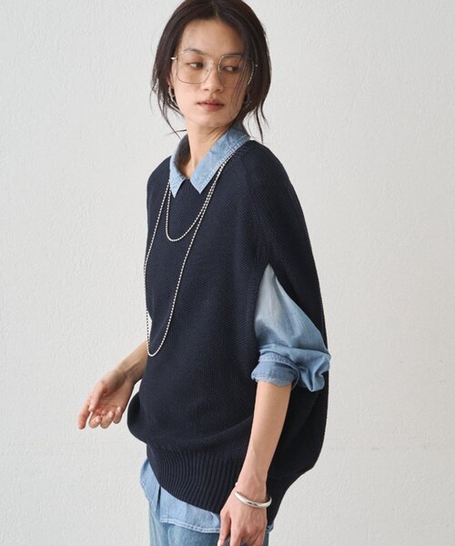 LOUNGEDRESS（ラウンジドレス）の「ギマ鹿子ポンチョニットベスト（ベスト・レディース・ネイビー/ベージュ・FREE）」の17枚目の写真
