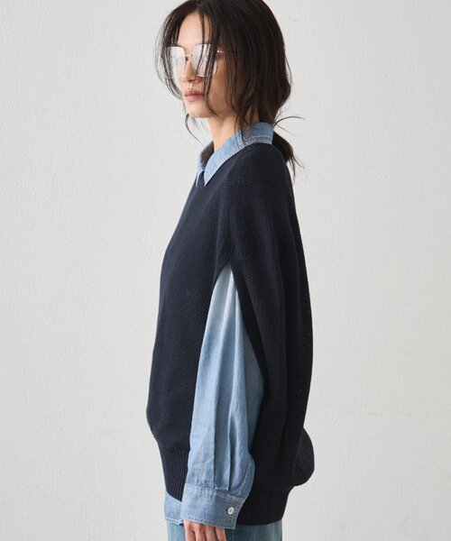 LOUNGEDRESS（ラウンジドレス）の「ギマ鹿子ポンチョニットベスト（ベスト・レディース・ネイビー/ベージュ・FREE）」の21枚目の写真